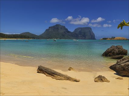 Lagoon Bay - Lord Howe Island - NSW SQ (PBH4 00 11904)